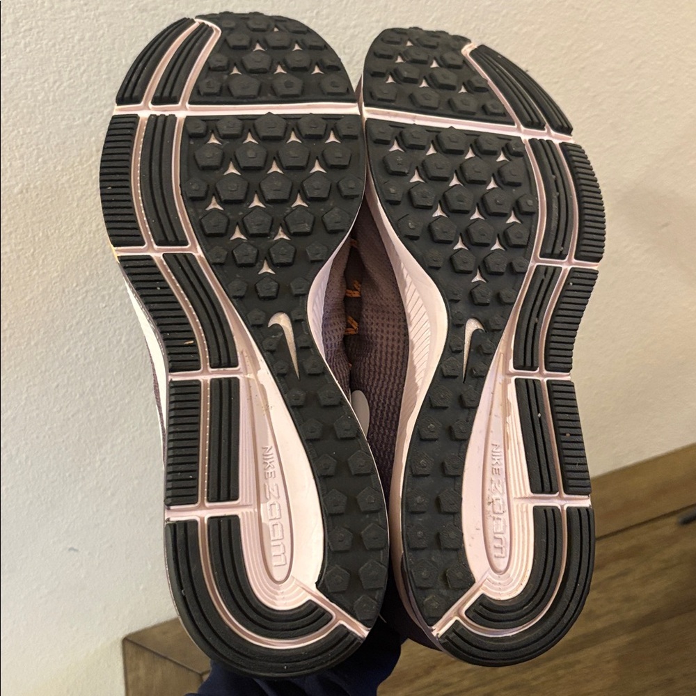 EUC [Nike] Air Zoom Pegasus 33 Running Athletic Shoes Purple Smoke Women's 12 - Picture 10 of 12